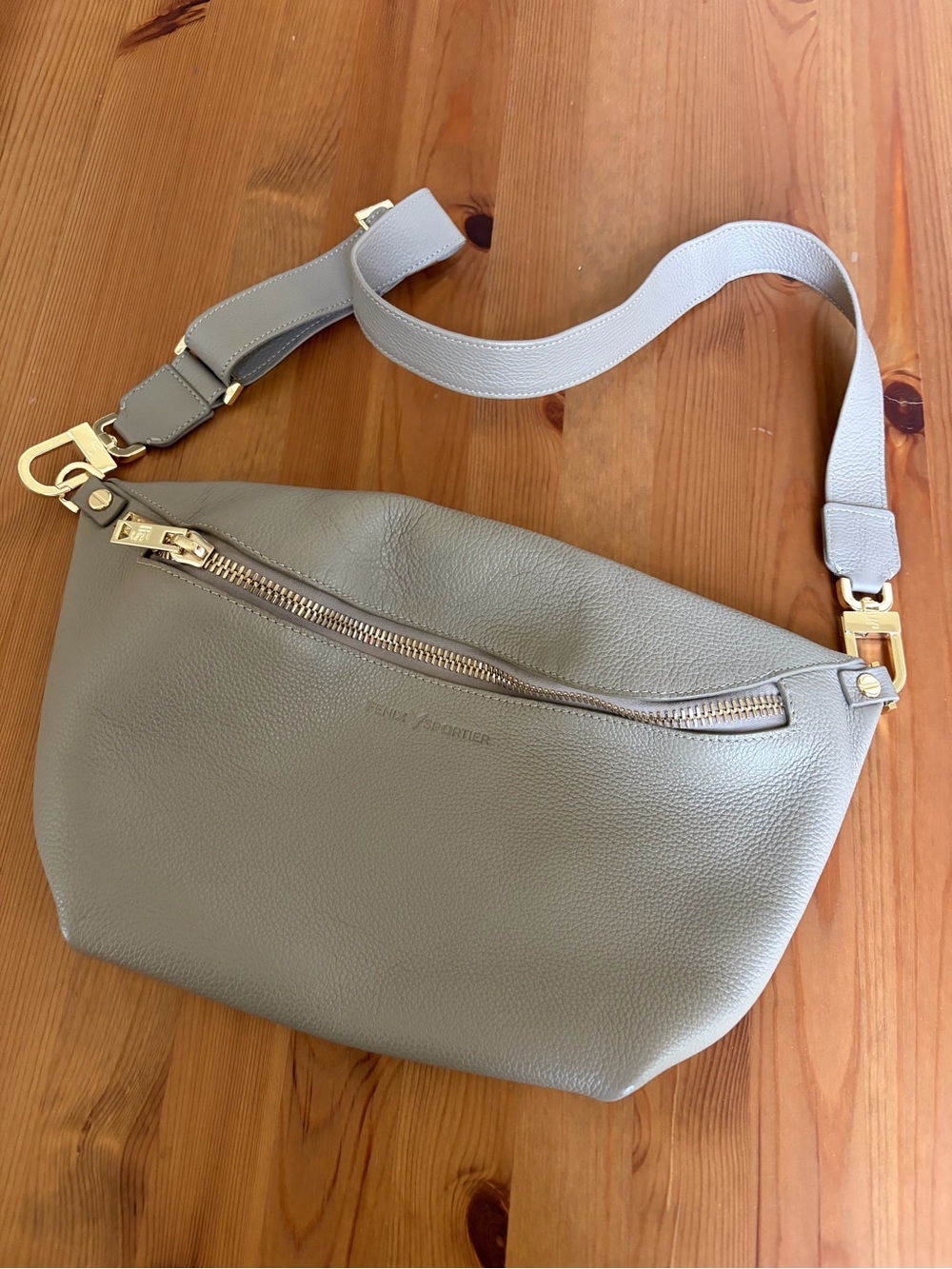 New Fenix Sportier Taupe Grey Pebbled Leather Crossbody Bum Bag w Gold Hardware
